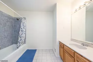 86 Point View Pkwy, Wayne Twp., NJ 07470 - Photo 22