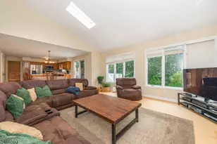 86 Point View Pkwy, Wayne Twp., NJ 07470 - Photo 12
