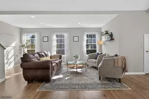 8 Oak Knoll Ln, Bedminster Township, NJ 07921 - Photo 2
