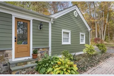 8 Stacy Ln, Bernards Township, NJ 07920 - Photo 2