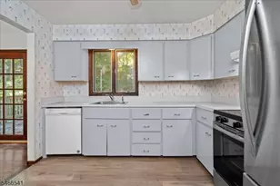 628 Succasunna Rd, Mount Arlington, NJ 07856 - Photo 10