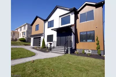 166 Elmwood Dr, Clifton, NJ 07013 - Photo 2