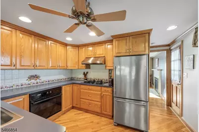 53 Hillcrest Dr, Wayne, NJ 07470 - Photo 10