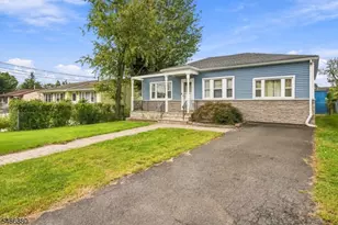 28 Newport Ave, Franklin Township, NJ 08873 - Photo 2