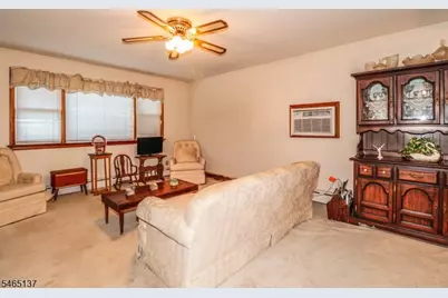 9 Castleton Ave, Franklin Township, NJ 08873 - Photo 4