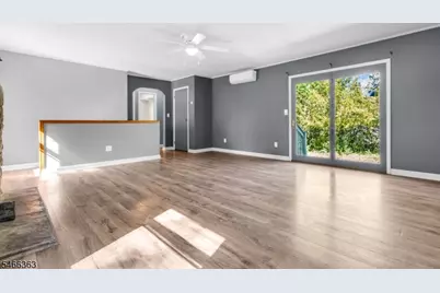 632 Dorothy Ln, Roxbury Township, NJ 07850 - Photo 8