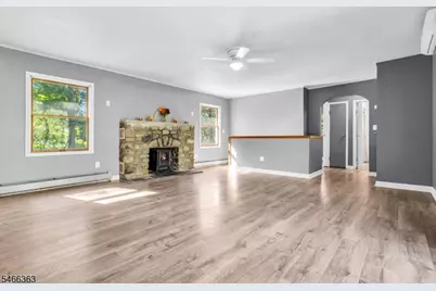 632 Dorothy Ln, Roxbury Township, NJ 07850 - Photo 10