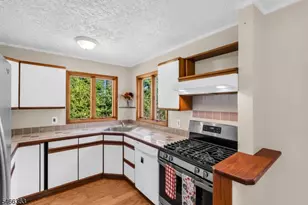 632 Dorothy Ln, Roxbury Township, NJ 07850 - Photo 4