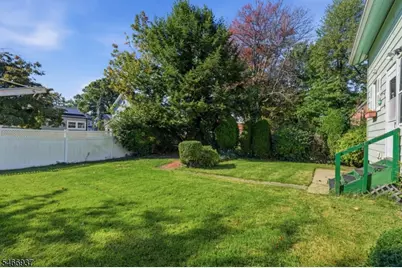 428 E 4th Ave, Roselle, NJ 07203 - Photo 24