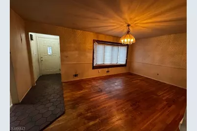 27 Frieda Ln, Woodbridge Township, NJ 07067 - Photo 4