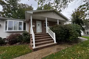 27 Frieda Ln, Woodbridge Township, NJ 07067 - Photo 2