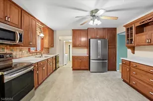 2 Candlewood Ct, Parsippany, NJ 07054 - Photo 8