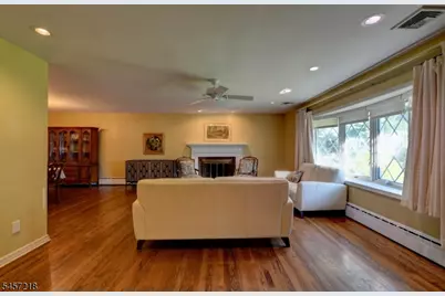 25 Morningside Cir, Little Falls Township, NJ 07424 - Photo 4