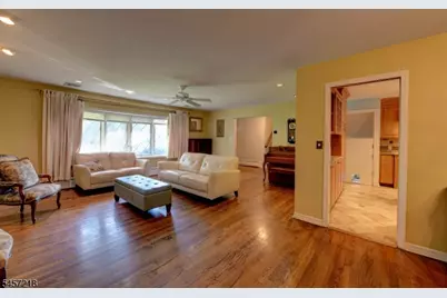 25 Morningside Cir, Little Falls Township, NJ 07424 - Photo 6