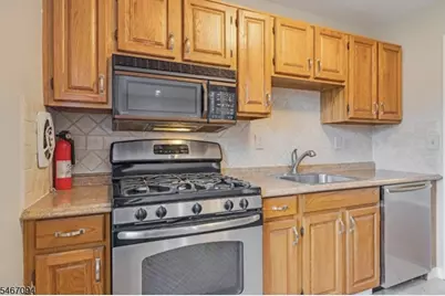 16 Knox Ter #2D, Wayne, NJ 07470 - Photo 6