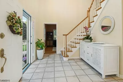25 Hidden Pond Ct, Raritan, NJ 08869 - Photo 2