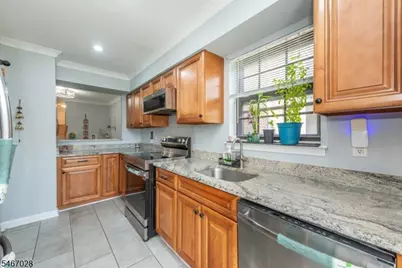 323 Gill Ln #12R, Woodbridge Township, NJ 08830 - Photo 2