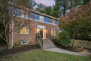 45 Wayland Dr, Verona, NJ 07044 - Photo 2