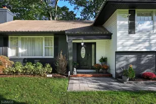 62 Guinard Dr, Watchung, NJ 07069 - Photo 2