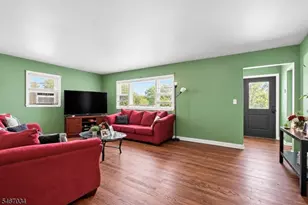 19 Cona Ct, Haledon, NJ 07508 - Photo 8