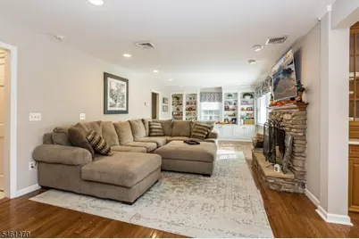 22 Sloping Hill Ter, Wayne, NJ 07470 - Photo 8