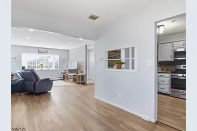 15 Adelphi Ct, Edison, NJ 08837 - Photo 4