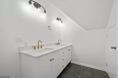 891 River Dr, Elmwood Park, NJ 07407 - Photo 12