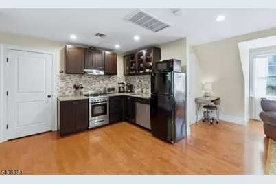 13 Tannery Ln #A, Roseland, NJ 07068 - Photo 6