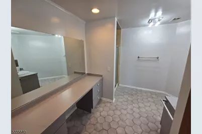 154 Castle Ridge Dr, East Hanover Township, NJ 07936 - Photo 18