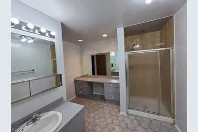 154 Castle Ridge Dr, East Hanover Township, NJ 07936 - Photo 20