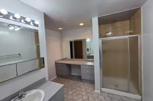 154 Castle Ridge Dr, East Hanover Township, NJ 07936 - Photo 20