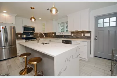 2 Woodlawn Ave, Green Brook Township, NJ 08812 - Photo 6