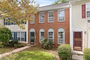 5 Hudson Ct, Franklin Township, NJ 08823 - Photo 2