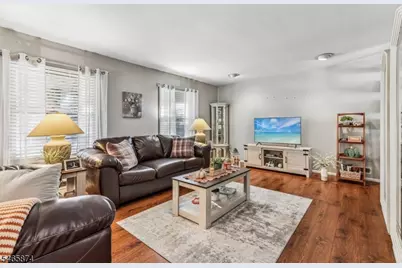 12 Mirror Pl, Jefferson Township, NJ 07438 - Photo 6