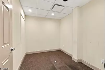 28 Bowling Green Pkwy, Jefferson Township, NJ 07849 - Photo 10