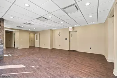 28 Bowling Green Pkwy, Jefferson Township, NJ 07849 - Photo 4