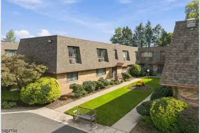 164 Diamond Bridge Ave #9, Hawthorne, NJ 07506 - Photo 2