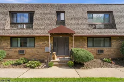 164 Diamond Bridge Ave #9, Hawthorne, NJ 07506 - Photo 1