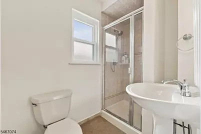91 Laurel St, Ridgefield, NJ 07660 - Photo 18