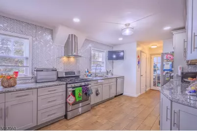16 Bayview Ave, Newark, NJ 07112 - Photo 6