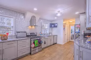 16 Bayview Ave, Newark, NJ 07112 - Photo 6