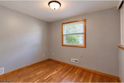 24 Countryside Dr, Livingston, NJ 07039 - Photo 10