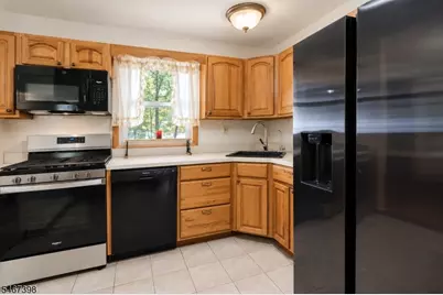 24 Countryside Dr, Livingston, NJ 07039 - Photo 4