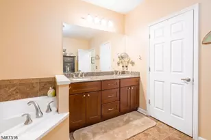 319 Regency Pl, Woodbridge Township, NJ 07095 - Photo 12