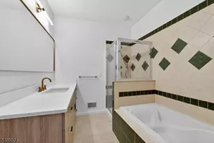 8 Maple Cres Unit, Vernon Twp., NJ 07462 - Photo 10