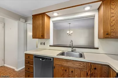 585 Trinity Pl #N, Westfield, NJ 07090 - Photo 8