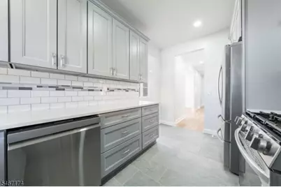 137 Amherst St, East Orange, NJ 07018 - Photo 14