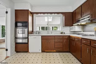174 Sutton Dr, Berkeley Heights Township, NJ 07922 - Photo 10