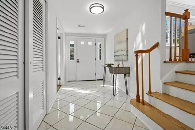 174 Sutton Dr, Berkeley Heights Township, NJ 07922 - Photo 2