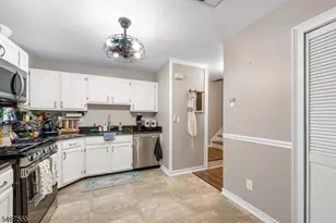 137 Woods Edge Dr, Roxbury Township, NJ 07876 - Photo 2
